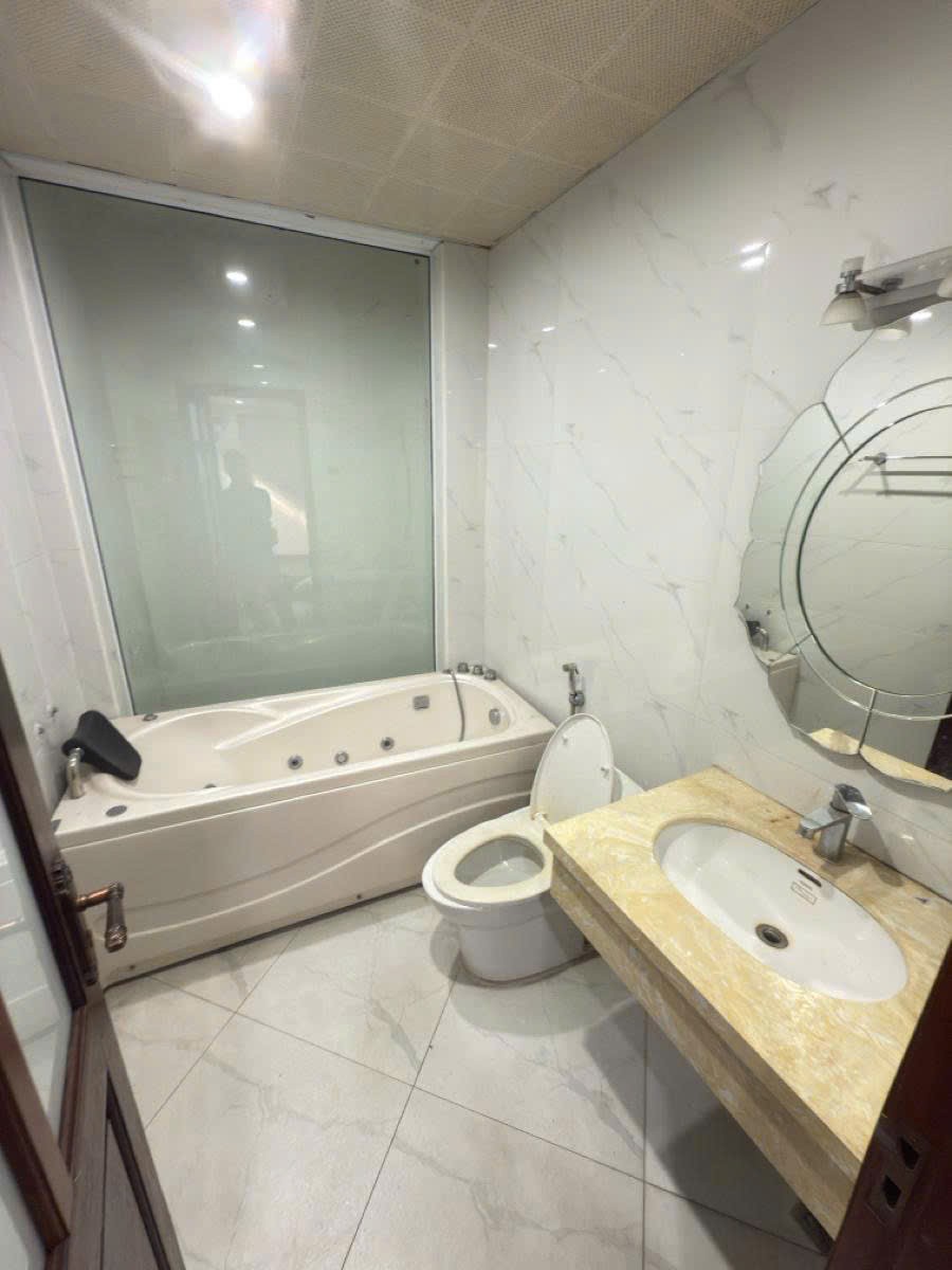 Cần bán Nhà mặt tiền đường Thịnh Quang, Phường Thịnh Quang, Diện tích 100m², Giá 40 Tỷ 5