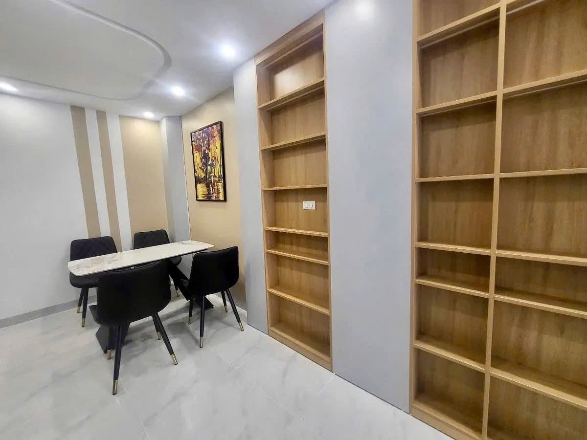 NHÀ ĐẸP Ở NGAY GA RA Ô TÔ PHỐ Nguyễn Văn Cừ-Long Biên,50m2 X4 tầng, mặt tiền 3.8m 10.4 tỷ. 5