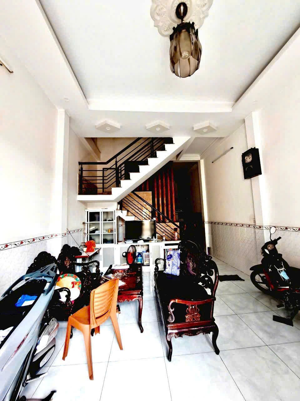 Nhà hẻm Miếu Gò Xoài, Bình Hưng Hòa A dt 81m2 2 lầu 4pn 3wc giá 6,8 tỷ