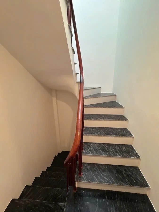 NHÀ MỚI Ở LUÔN FULL NỘI THẤT Phố Thượng Thanh 30m2,X  6 tầng,mặt tiền  3.4m, 6.15 tỷ Long Biên. 4