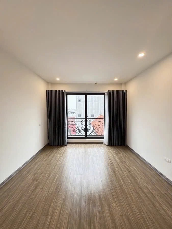 NHÀ MỚI Ở LUÔN FULL NỘI THẤT Phố Thượng Thanh 30m2,X  6 tầng,mặt tiền  3.4m, 6.15 tỷ Long Biên. 3