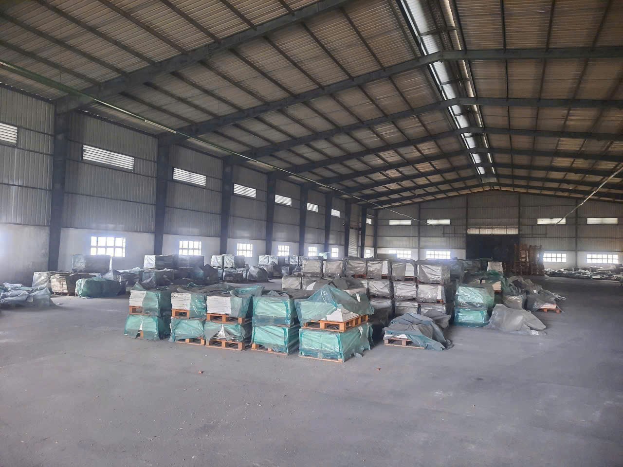Nhà xưởng xã Bình Thạnh, Thủ Thừa tổng dt 12729m2 full skc giá 97 tỷ 8