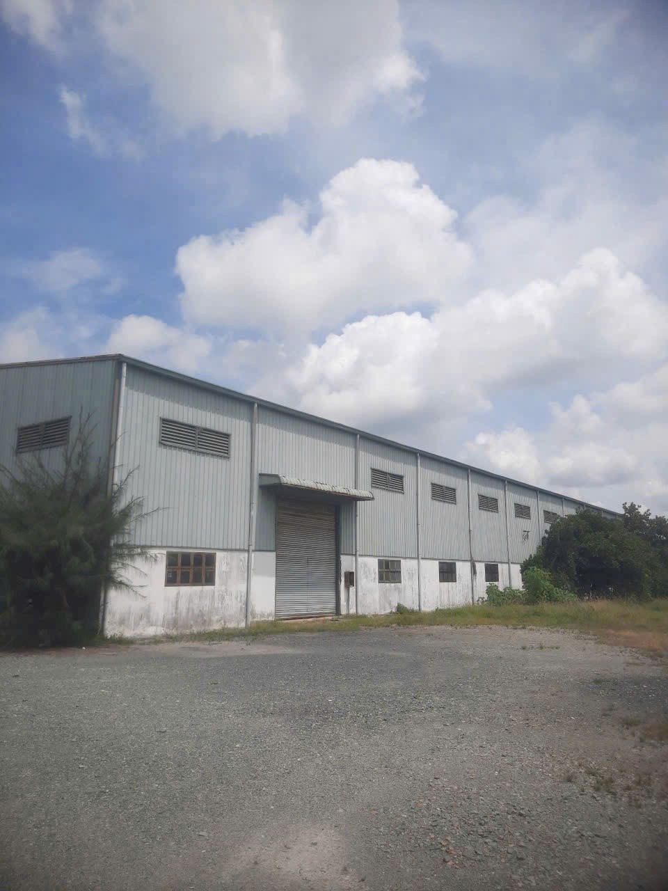 Nhà xưởng xã Bình Thạnh, Thủ Thừa tổng dt 12729m2 full skc giá 97 tỷ 9