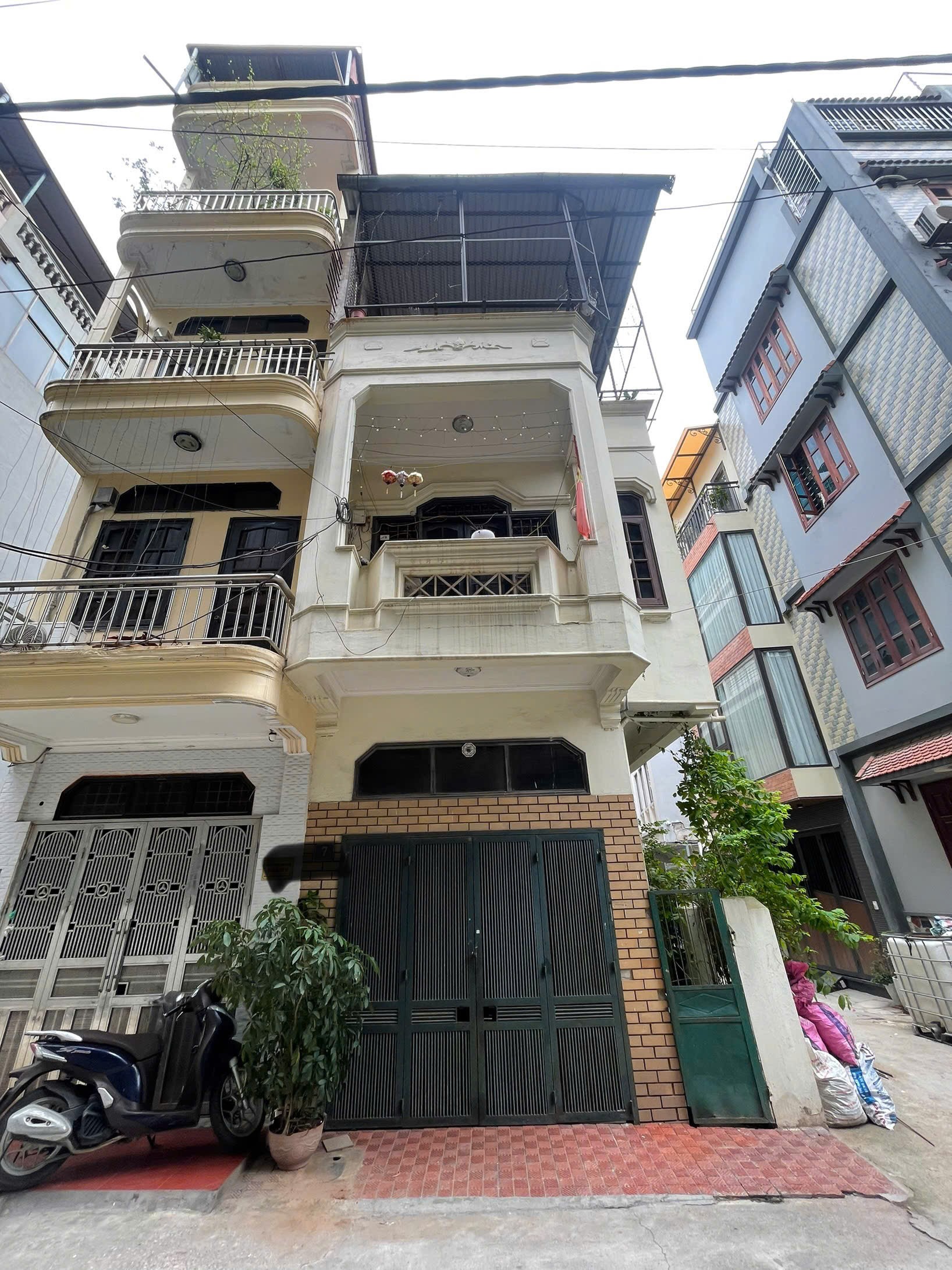 NHỈNH 10 TỶ- nhà Phân Lô MINH KHAI, Hai Bà Trưng, lô góc, Ô tô vào nhà.
