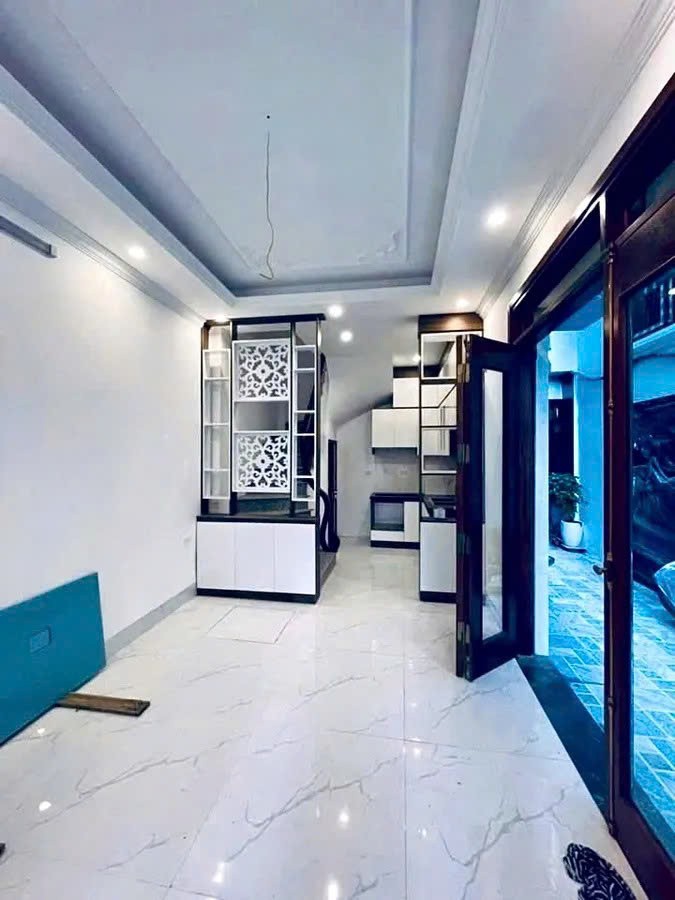 BÁN NHÀ MỚI Phố Nguyễn Văn Cừ 30m2X  5 tầng,mặt  tiền 3.5m, 6.4 tỷ Long Biên. 5