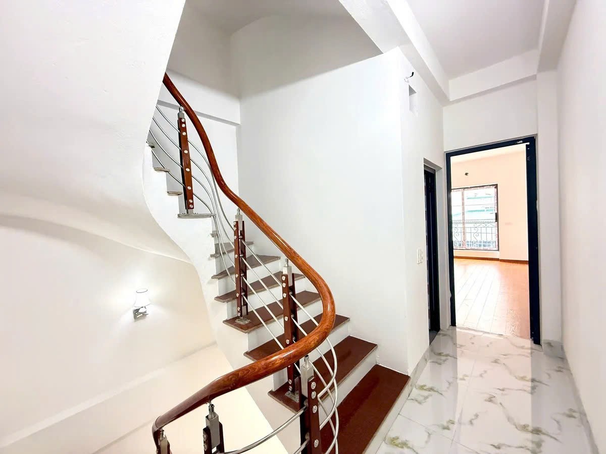 NHÀ ĐẸP MỚI KINH KOONG-NGÕ RỘNG Phúc Lợi 32m2 X 5 tầng,mặt tiền 3.2m, 6.45 tỷ Long Biên. 2