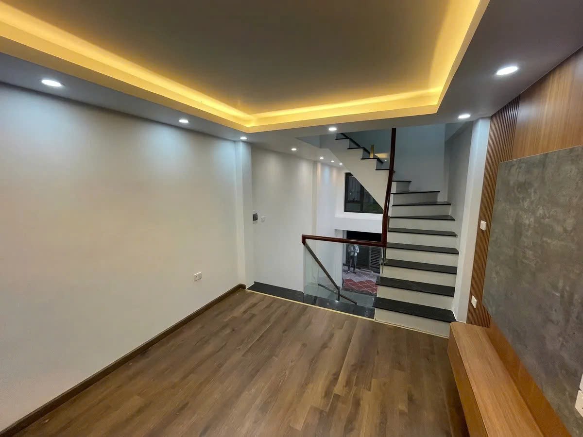 NHÀ DÂN XÂY ĐỘC LẬP Phố Đàm Quang Trung 35m2X  5 tầng, mặt tiền 3.3m X 6.65 tỷ Long Biên. 5