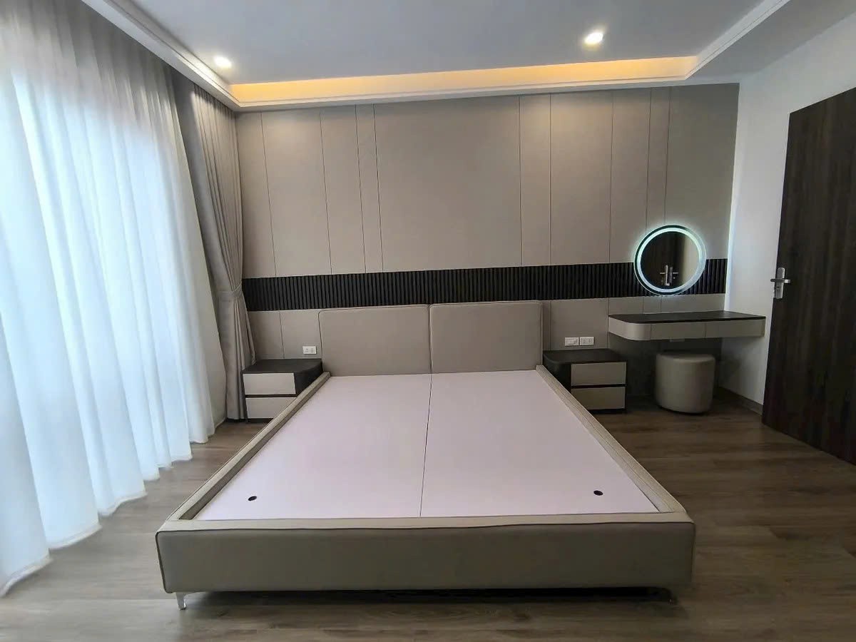 NHÀ MỚI ĐẸP OTO ĐỖ CỬA Phố Trạm 37M2,x 6 Tầng,mặt tiền 4.7m,10 tỷ Long Biên. 5