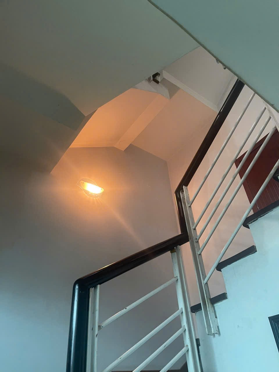 CHO THUÊ NHÀ 4 TẦNG MẶT TIỀN ĐƯỜNG 23/10 PHƯƠNG SƠN=>>Giá thuê 25tr/tháng. Cọc 2 thanh toán 4