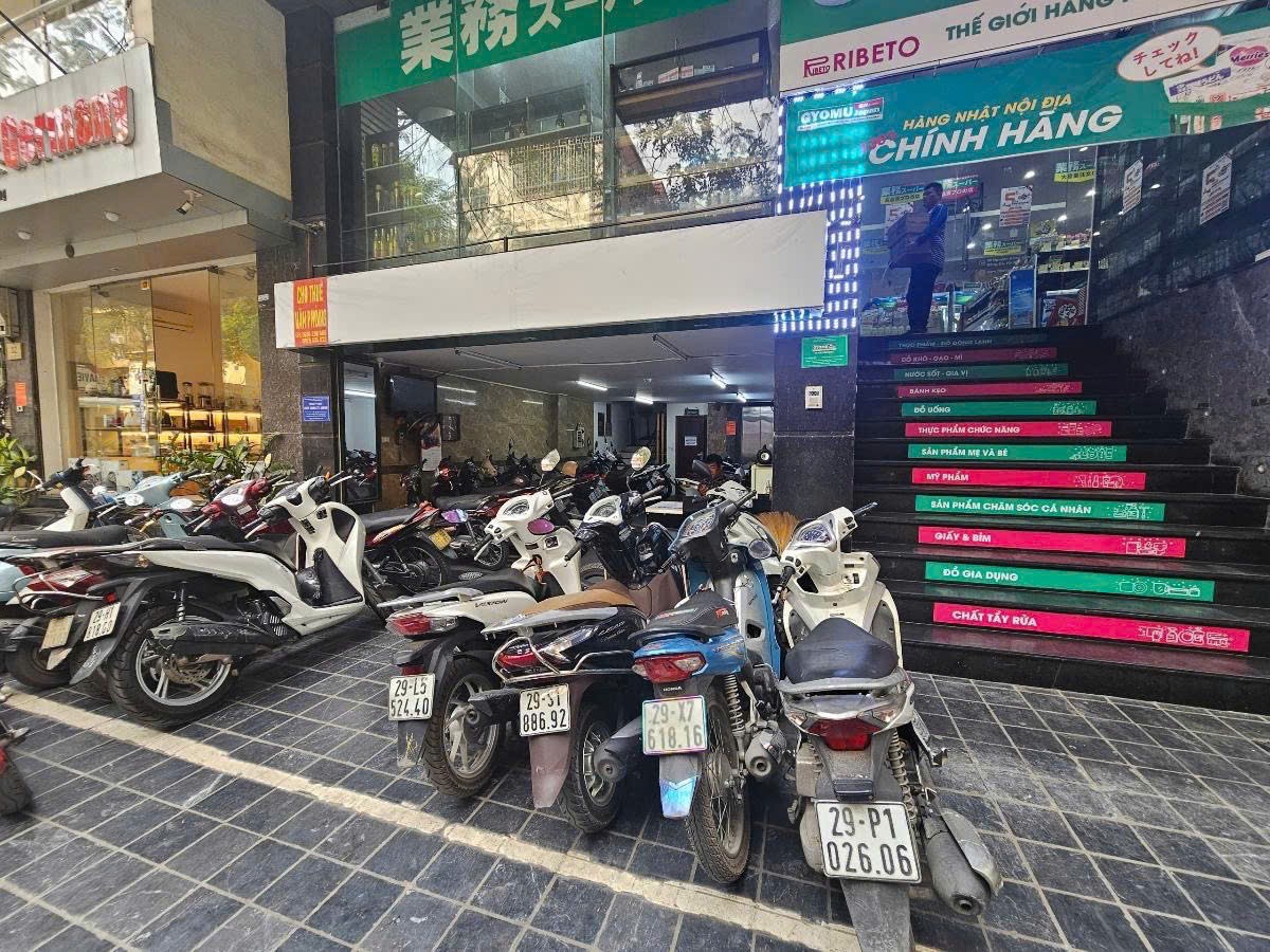 Cần bán Nhà mặt tiền đường Nguyên Hồng, Phường Láng Hạ, Diện tích 120m², Giá 105 Tỷ