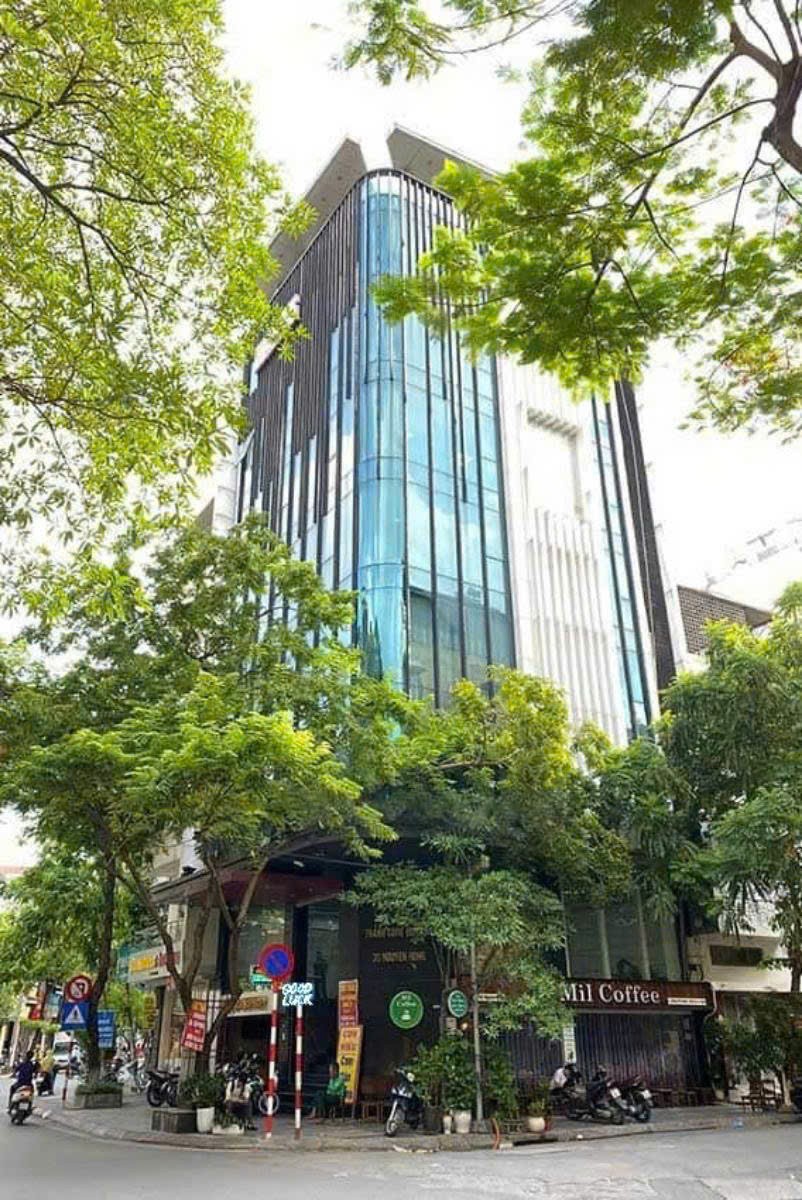 Cần bán Nhà mặt tiền đường Nguyên Hồng, Phường Láng Hạ, Diện tích 120m², Giá 105 Tỷ