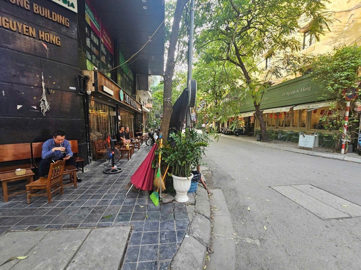 Cần bán Nhà mặt tiền đường Nguyên Hồng, Phường Láng Hạ, Diện tích 120m², Giá 105 Tỷ 5