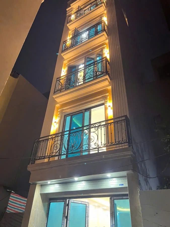 NHÀ MỚI 7 TẦNG THANG MÁY Ô TÔ VÀO NHÀ TRUNG TÂM Ngọc Thụy 48M2,13.05 Tỷ Long Biên.