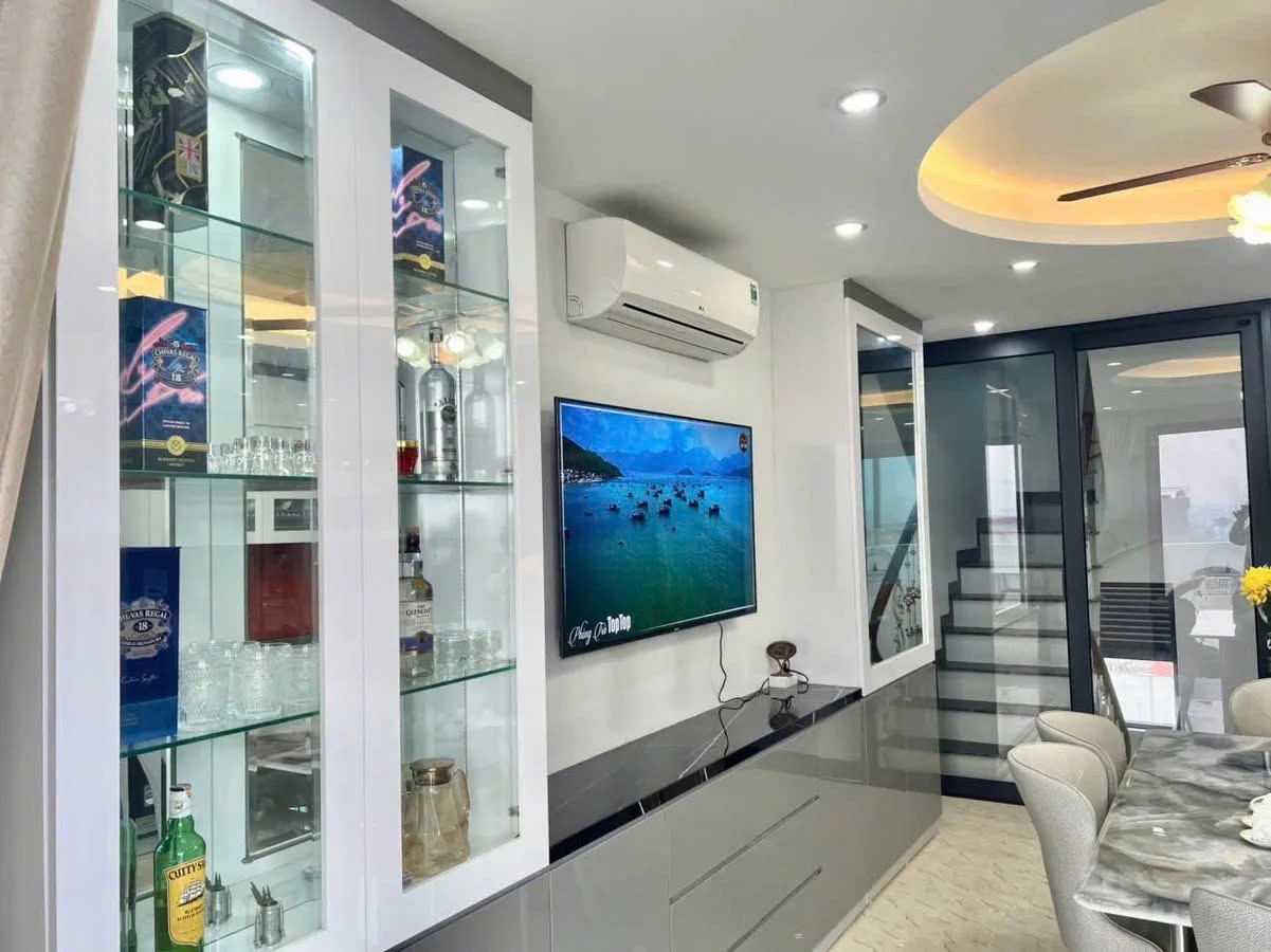 NHÀ MỚI 7 TẦNG THANG MÁY Ô TÔ VÀO NHÀ TRUNG TÂM Ngọc Thụy 48M2,13.05 Tỷ Long Biên. 2