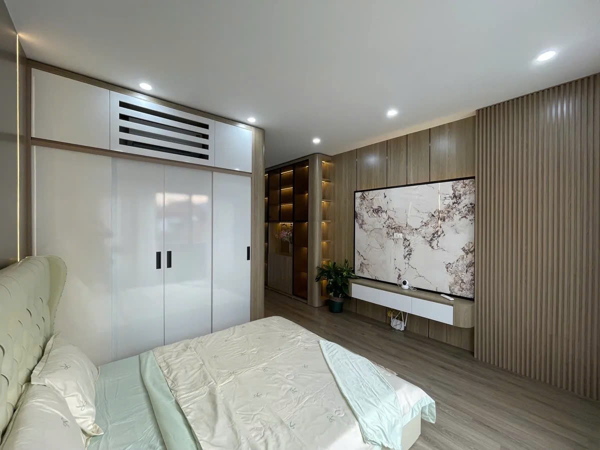 NHÀ XÂY ĐỘC LẬP- 7 TẦNG THANG MÁY Nguyễn Văn Cừ 34/37m2 X 7 tầng,mặt tiền 4m, 13.8 tỷ Long 2