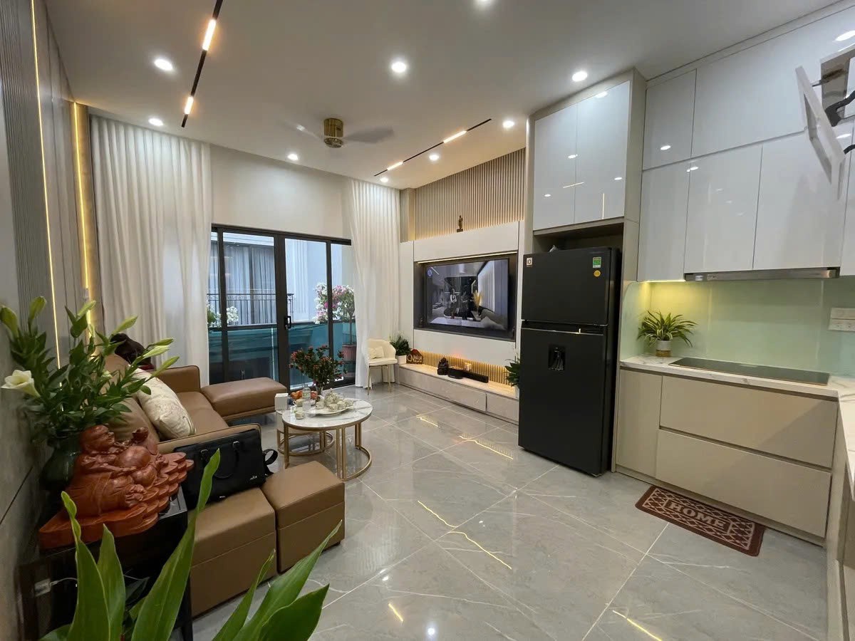 NHÀ XÂY ĐỘC LẬP- 7 TẦNG THANG MÁY Nguyễn Văn Cừ 34/37m2 X 7 tầng,mặt tiền 4m, 13.8 tỷ Long