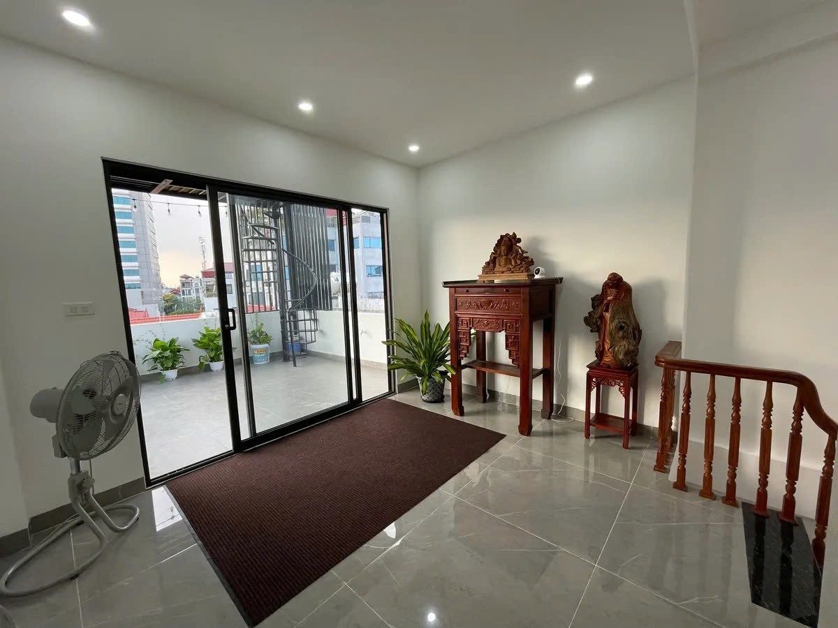 NHÀ XÂY ĐỘC LẬP- 7 TẦNG THANG MÁY Nguyễn Văn Cừ 34/37m2 X 7 tầng,mặt tiền 4m, 13.8 tỷ Long 5