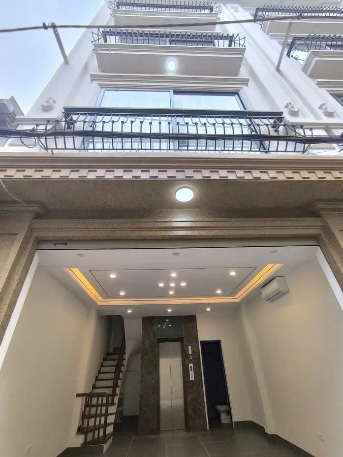 NHÀ XÂY MỚI, THANG MÁY, GARA Ô TÔ - NGÕ THÔNG Phố Trạm 37m2 X 6 tầng, mặt tiền  4.7m,10 tỷ Long