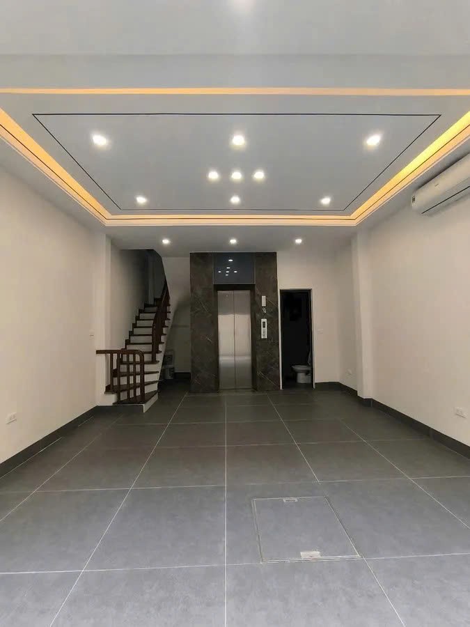 NHÀ XÂY MỚI, THANG MÁY, GARA Ô TÔ - NGÕ THÔNG Phố Trạm 37m2 X 6 tầng, mặt tiền  4.7m,10 tỷ Long 2