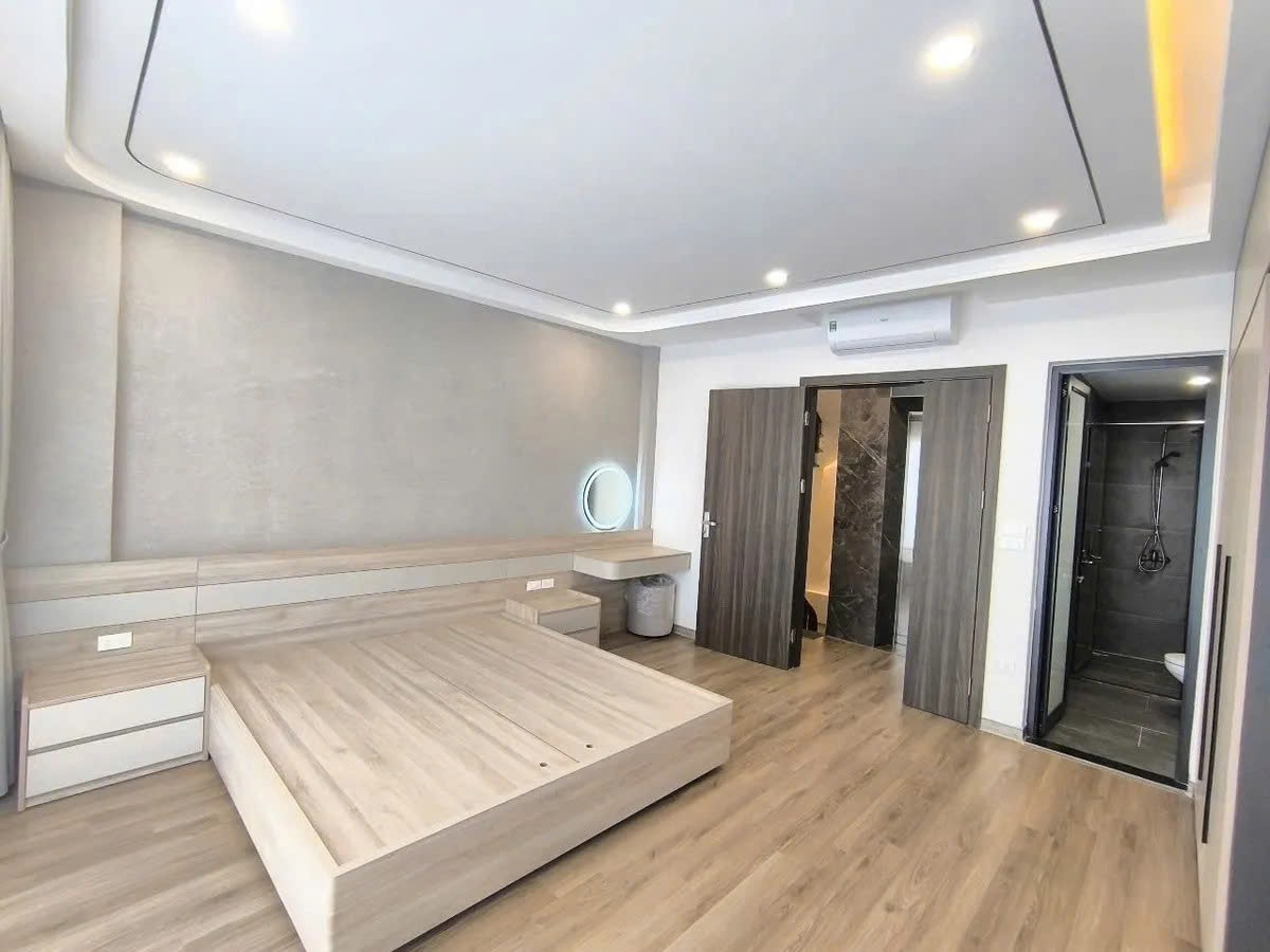 NHÀ XÂY MỚI, THANG MÁY, GARA Ô TÔ - NGÕ THÔNG Phố Trạm 37m2 X 6 tầng, mặt tiền  4.7m,10 tỷ Long 3