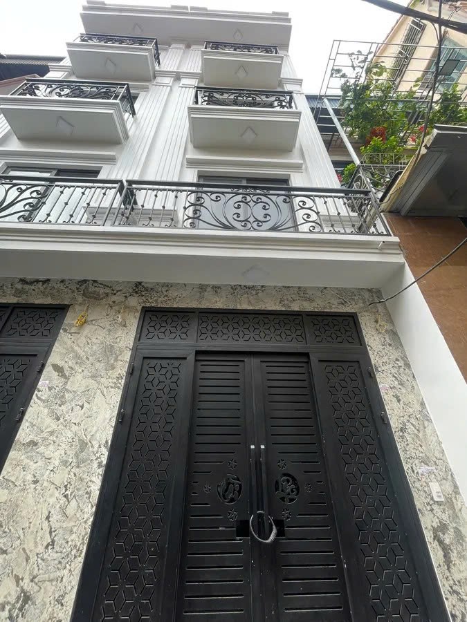 NHÀ MỚI ĐẸP Phố Vũ Xuân Thiều 49m2,X  4 tầng, mặt tiền  3.25m, 8.6 tỷ Long Biên.