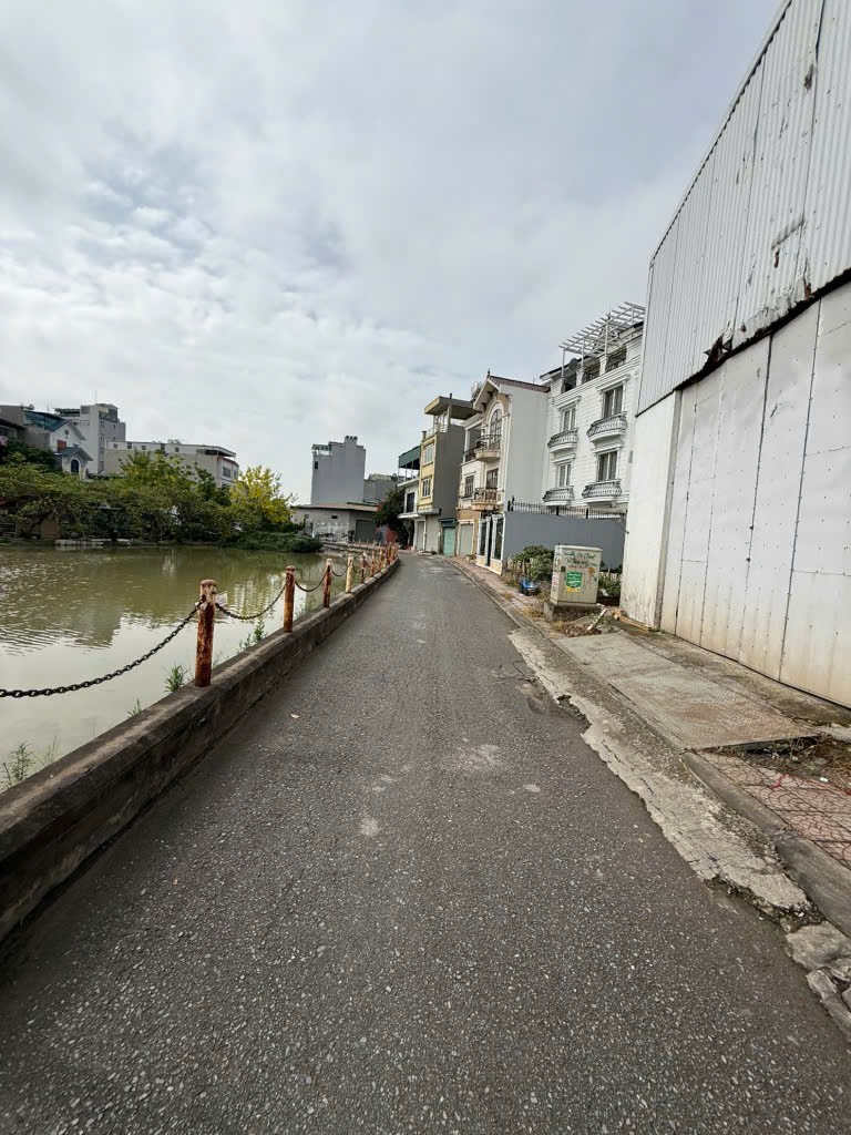 BÁN NHÀ BÁT KHỐI 16 tỷ 100m VIEW HỒ ĐIỀU HÒA, LONG BIÊN 2