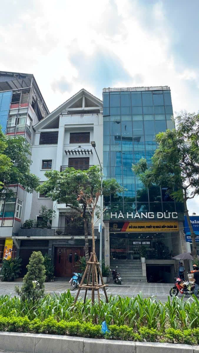Cần bán Nhà mặt tiền đường Lạc Long Quân, Phường Bưởi, Diện tích 140m², Giá 63 Tỷ