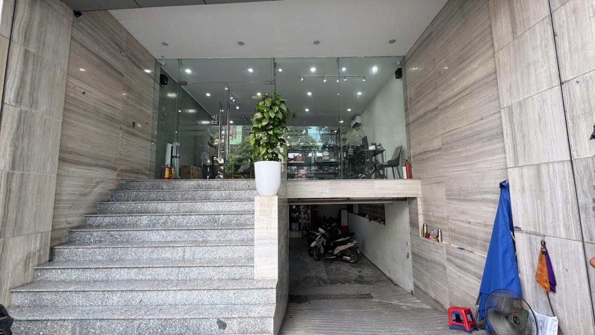 Cần bán Nhà mặt tiền đường Lạc Long Quân, Phường Bưởi, Diện tích 140m², Giá 63 Tỷ 3