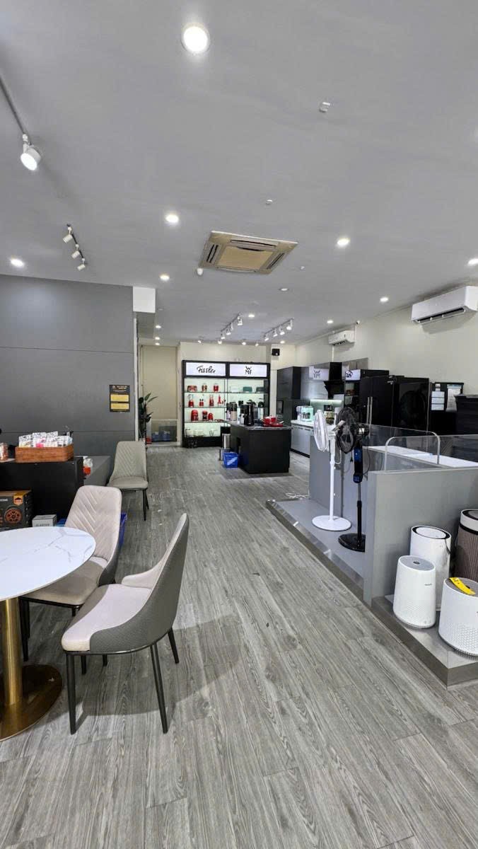 Cần bán Nhà mặt tiền đường Lạc Long Quân, Phường Bưởi, Diện tích 140m², Giá 63 Tỷ 5