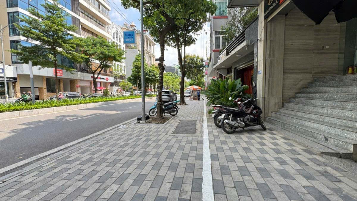 Cần bán Nhà mặt tiền đường Lạc Long Quân, Phường Bưởi, Diện tích 140m², Giá 63 Tỷ 8