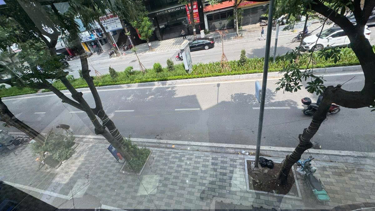 Cần bán Nhà mặt tiền đường Lạc Long Quân, Phường Bưởi, Diện tích 140m², Giá 63 Tỷ 9