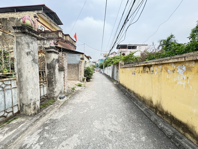 Cần bán 37,5m2 đất xóm 6 Đông Dư, Gia Lâm. Đường ô tô 7 chỗ vào đất 5