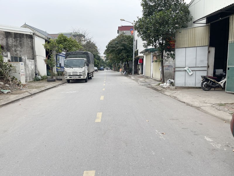 Cần bán 110m2 đất mặt phố Chính Trung - KĐT 31ha Trâu Quỳ. Đường rộng 15m, kinh doanh sầm uất