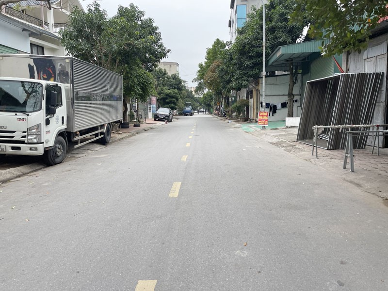 Cần bán 110m2 đất mặt phố Chính Trung - KĐT 31ha Trâu Quỳ. Đường rộng 15m, kinh doanh sầm uất 2