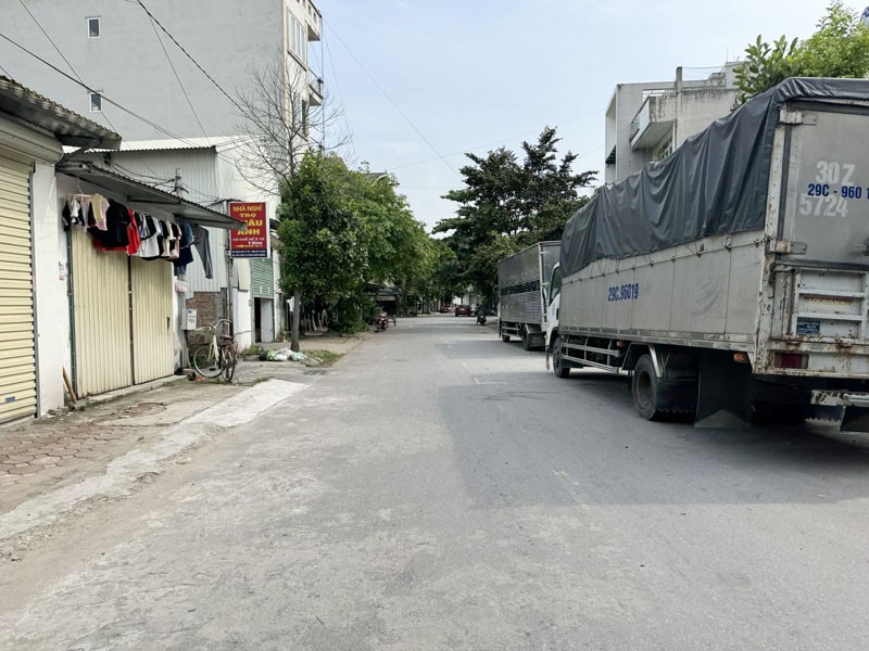 Cần bán 110m2 đất mặt phố Chính Trung - KĐT 31ha Trâu Quỳ. Đường rộng 15m, kinh doanh sầm uất 5
