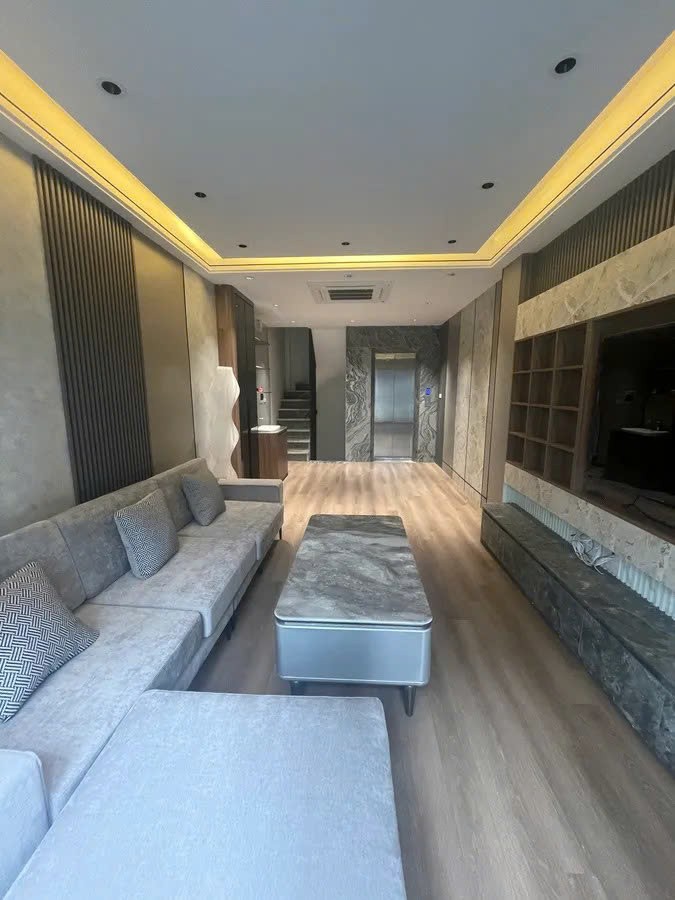 HOA HẬU 7 TẦNG MẶT NGÕ THÔNG Ô TÔ TRONG NHÀ  Phố Ngọc Thụy 35M2, mặt tiền 3.5m X 11.5 tỷ Long Biên. 4