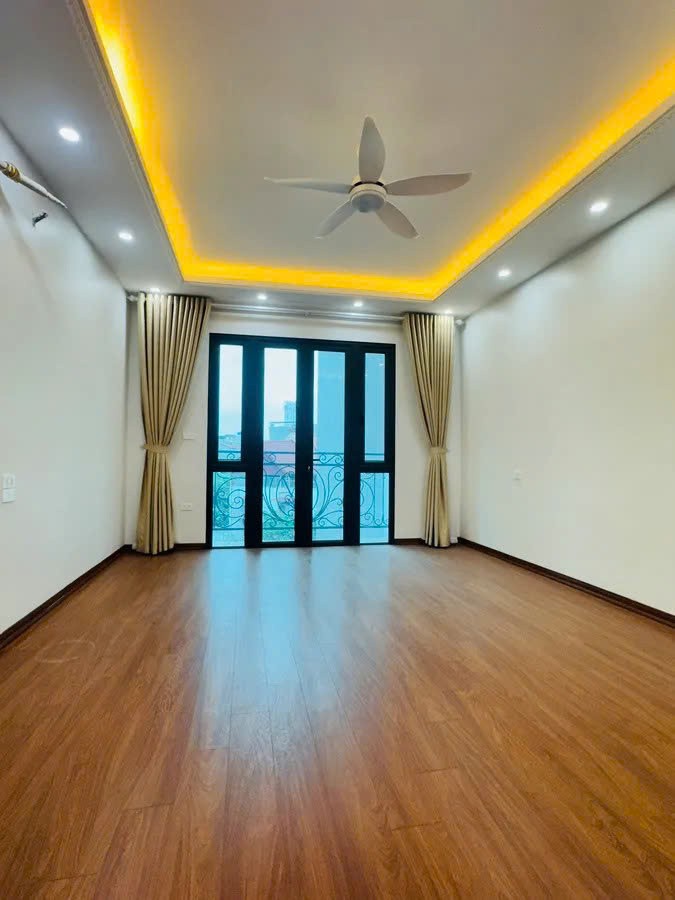 NHÀ MỚI FULL NỘI THẤT Ô TÔ ĐỖ NGÀY ĐÊM Phố Ngọc Thụy 48 m2 X MT 4M, 13.05 tỷ Long Biên. 2