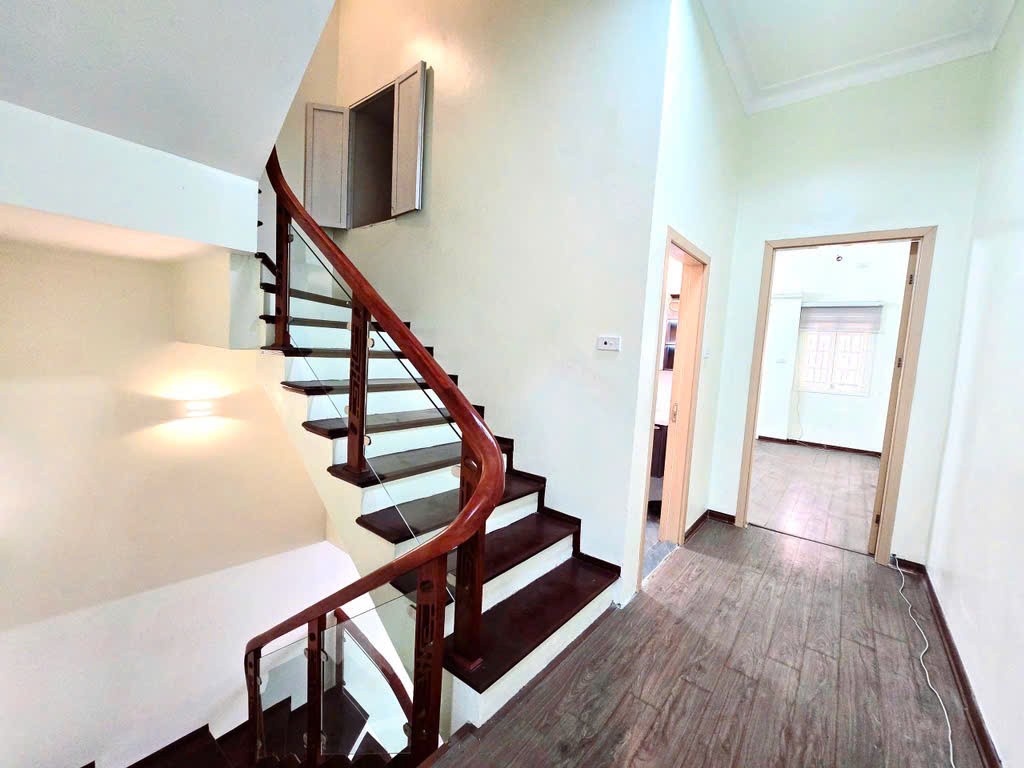 Nhà đẹp gần Nguyễn Phong Sắc – 6 tầng – 35m² – 8.9 tỷ 2