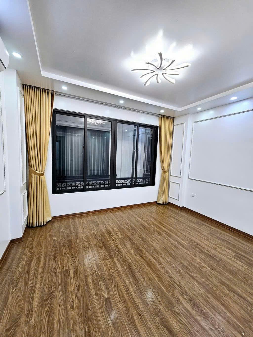 Nhà 5 tầng – ngõ 68 Cầu Giấy – 38m² – sân để xe – 10.8 tỷ 3