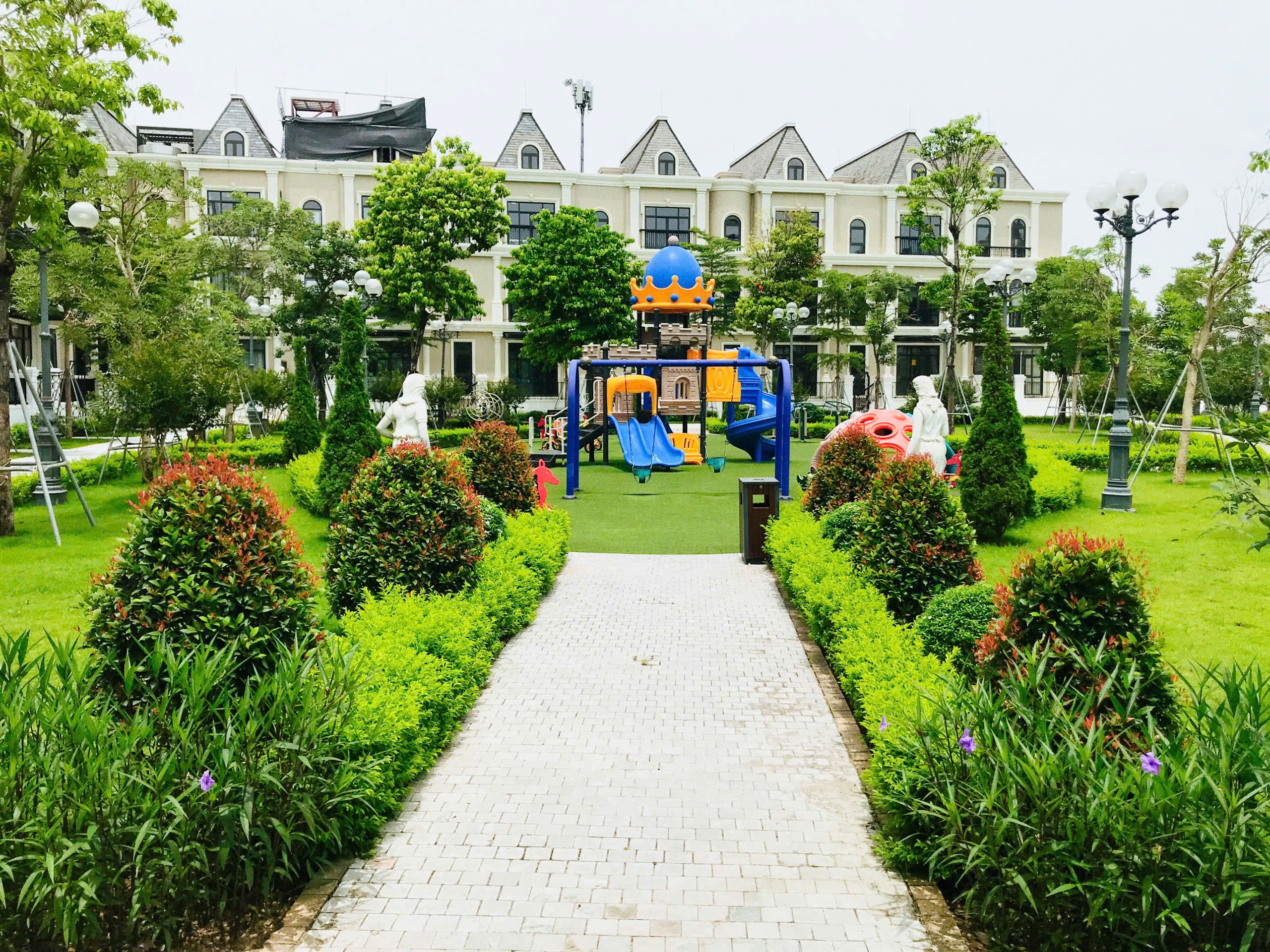 BTLK CÓ HẦM TẠI CIPUTRA – HƯỚNG ĐN -GIÁ 50 TỶ – CÁCH CỔNG CV 65HA 200M - NHẬN NHÀ NGAY. 2