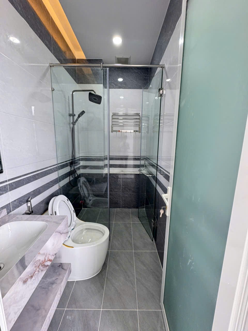 Nhà hẻm đường số 6, Bình Hưng Hòa B dt 60m2 3 lầu 4pn 5wc giá 6,8 tỷ 7