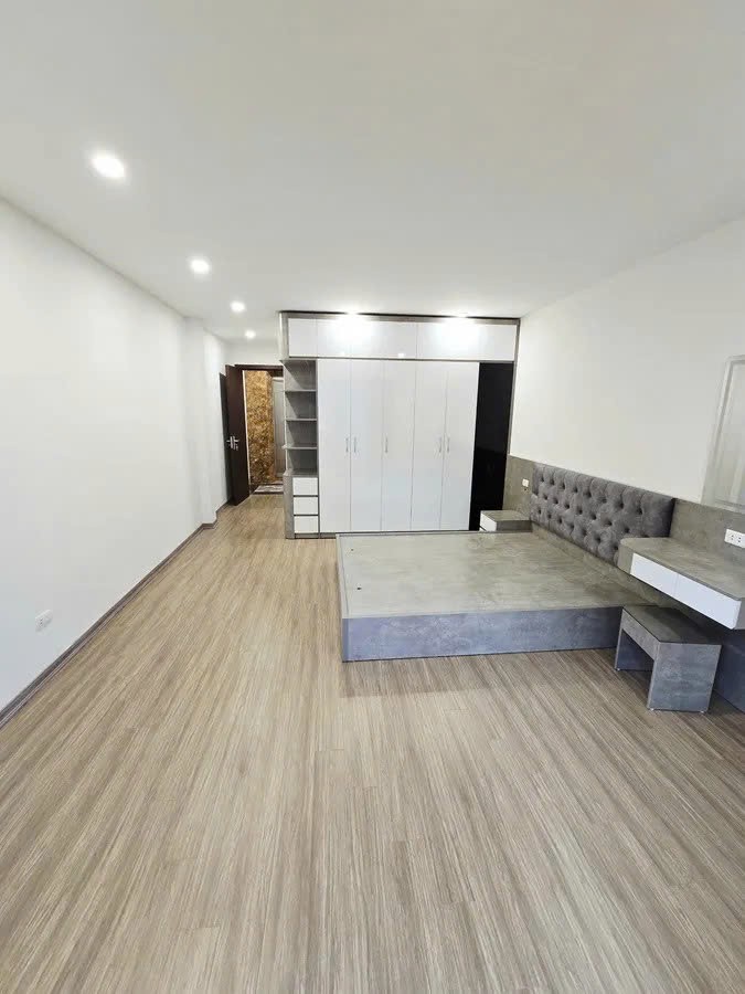 NHÀ MỚI 6 TẦNG THANG MÁY Ô TÔ VÀO Nguyễn Văn Linh 45M2, Mặt tiền 4m,10.35 tỷ Long Biên. 4