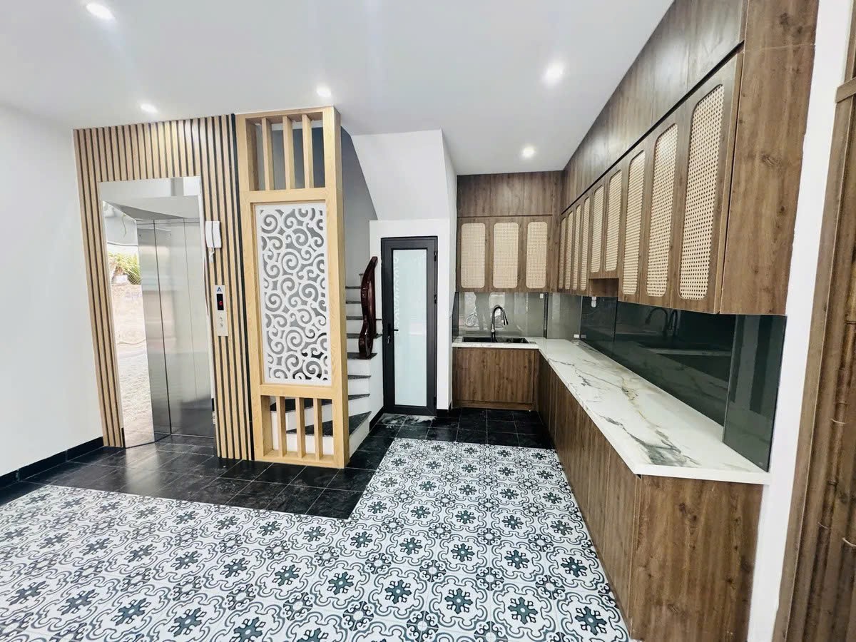NHÀ MÓI ĐẸP Ô TÔ VÀO NHÀ GIÁ ĐẦU TƯ Trường Lâm 40m2  6 Tầng 8.9 tỷ Long Biên. 2