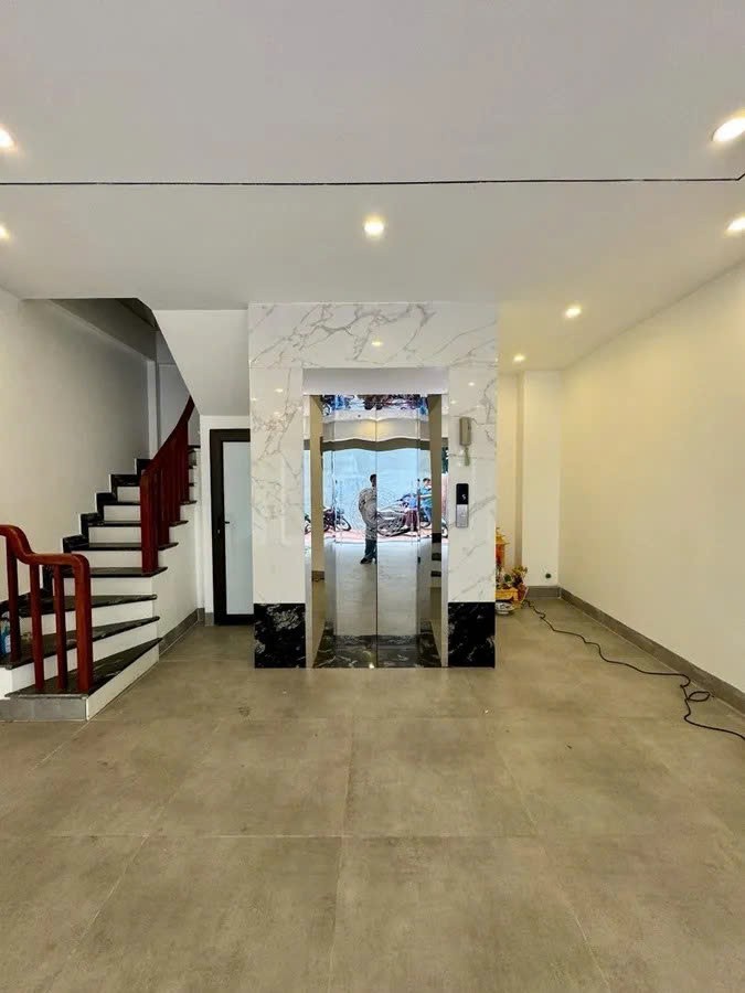 NHÀ MỚI Ô TÔ ĐỖ VÀO NHÀ Phố Đàm Quang Trung 42m2 X 6 tầng,mặt tiền 5m,X11.6 tỷ Long Biên. 2