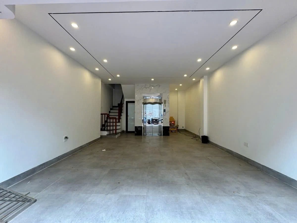 NHÀ MỚI Ô TÔ ĐỖ VÀO NHÀ Phố Đàm Quang Trung 42m2 X 6 tầng,mặt tiền 5m,X11.6 tỷ Long Biên. 4