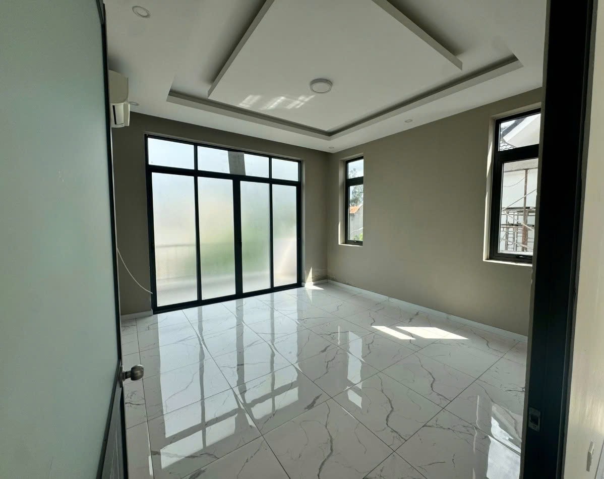 Cho thuê Nhà mặt tiền Phường Phước Long B, Quận 9, Diện tích 216m², Giá 26 Triệu/tháng