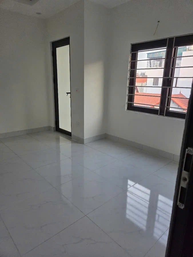 BÁN NHÀ RIÊNG Bát Khối 35m2,X 5 tầng mặt tiền 6m, 5.4 tỷ Long Biên. 2