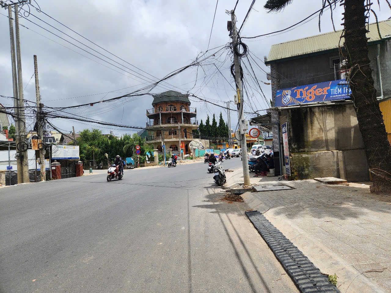 NHÀ HẺM CÁCH MẠNG THÁNG 8 GIÁ 1 TỶ 200 TRIỆU CÁCH HỒ XUÂN HƯƠNG 400M 4