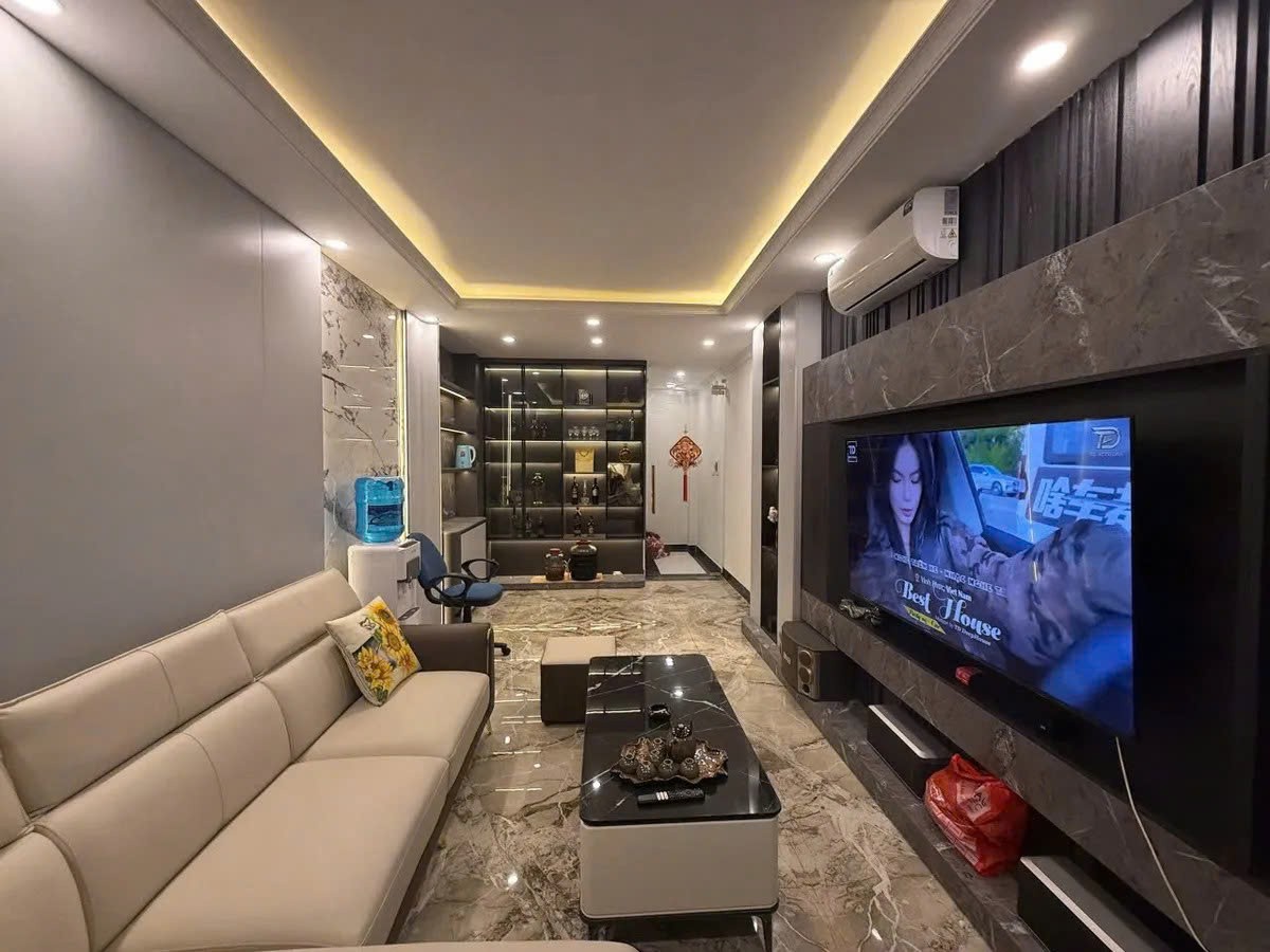 BÁN NHÀ MỚI Ở LUÔN Giang Biên -Long Biên 35m2 X6 tầng mặt tiền 3.5m,6 tỷ. 2