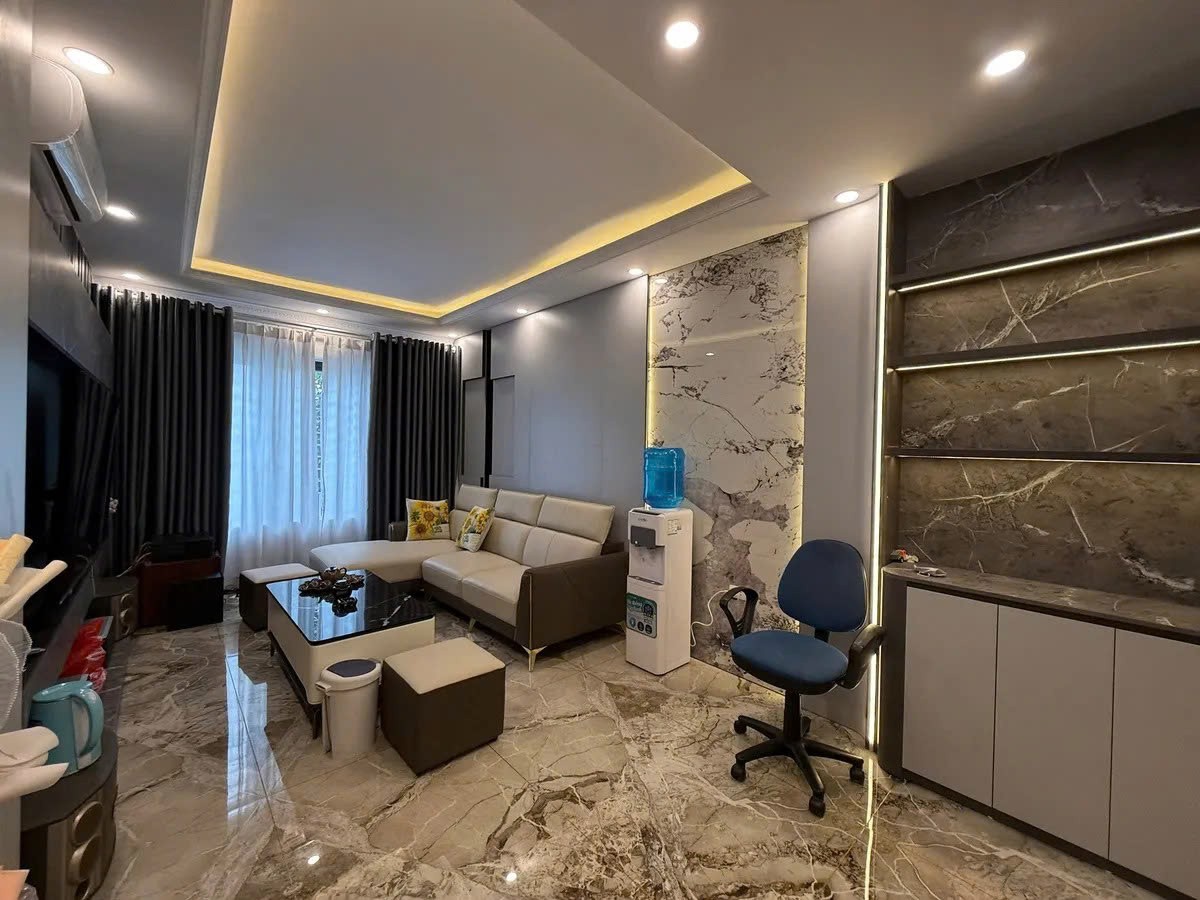 BÁN NHÀ MỚI Ở LUÔN Giang Biên -Long Biên 35m2 X6 tầng mặt tiền 3.5m,6 tỷ. 4